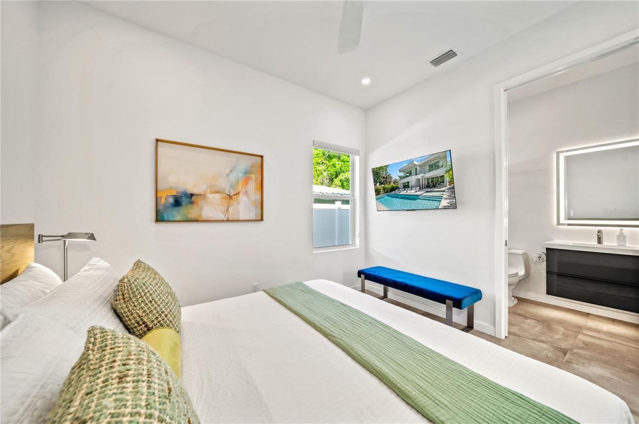 2327 Hillview Street, Sarasota, FL 34239 Photo