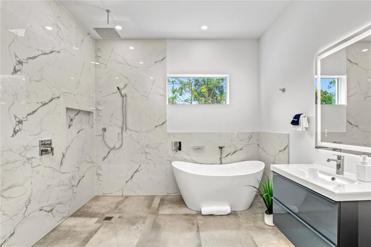 2327 Hillview Street, Sarasota, FL 34239 Photo