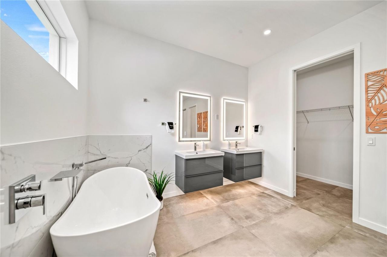 2327 Hillview Street, Sarasota, FL 34239 Photo