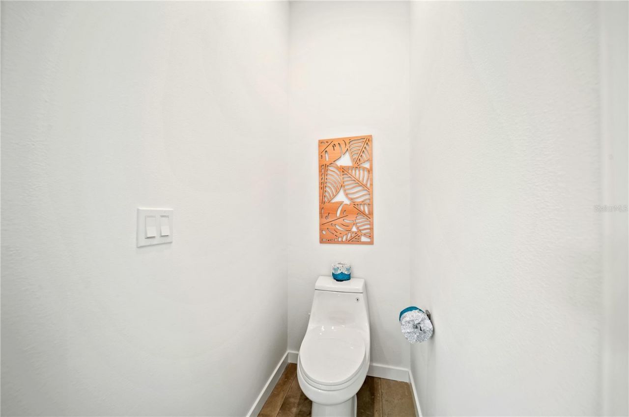 2327 Hillview Street, Sarasota, FL 34239 Photo