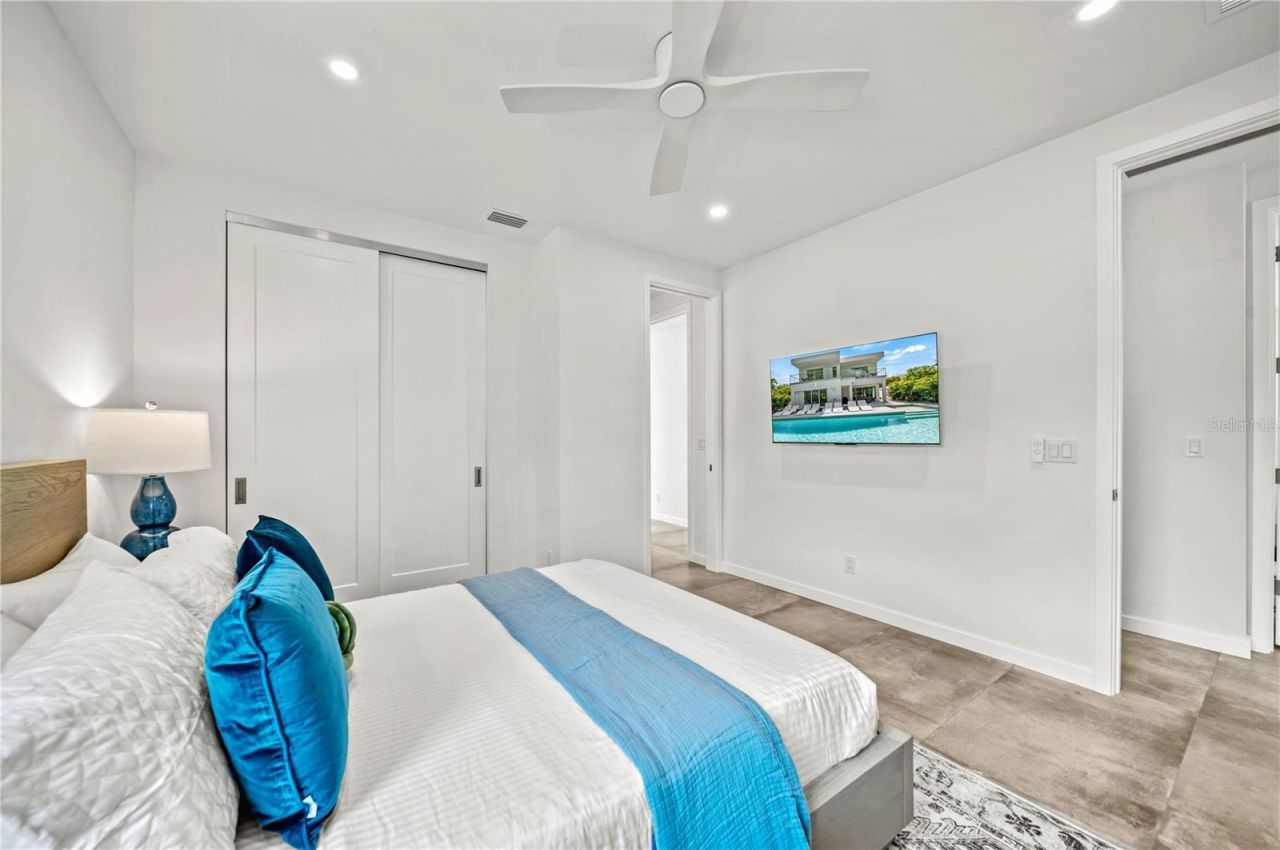 2327 Hillview Street, Sarasota, FL 34239 Photo