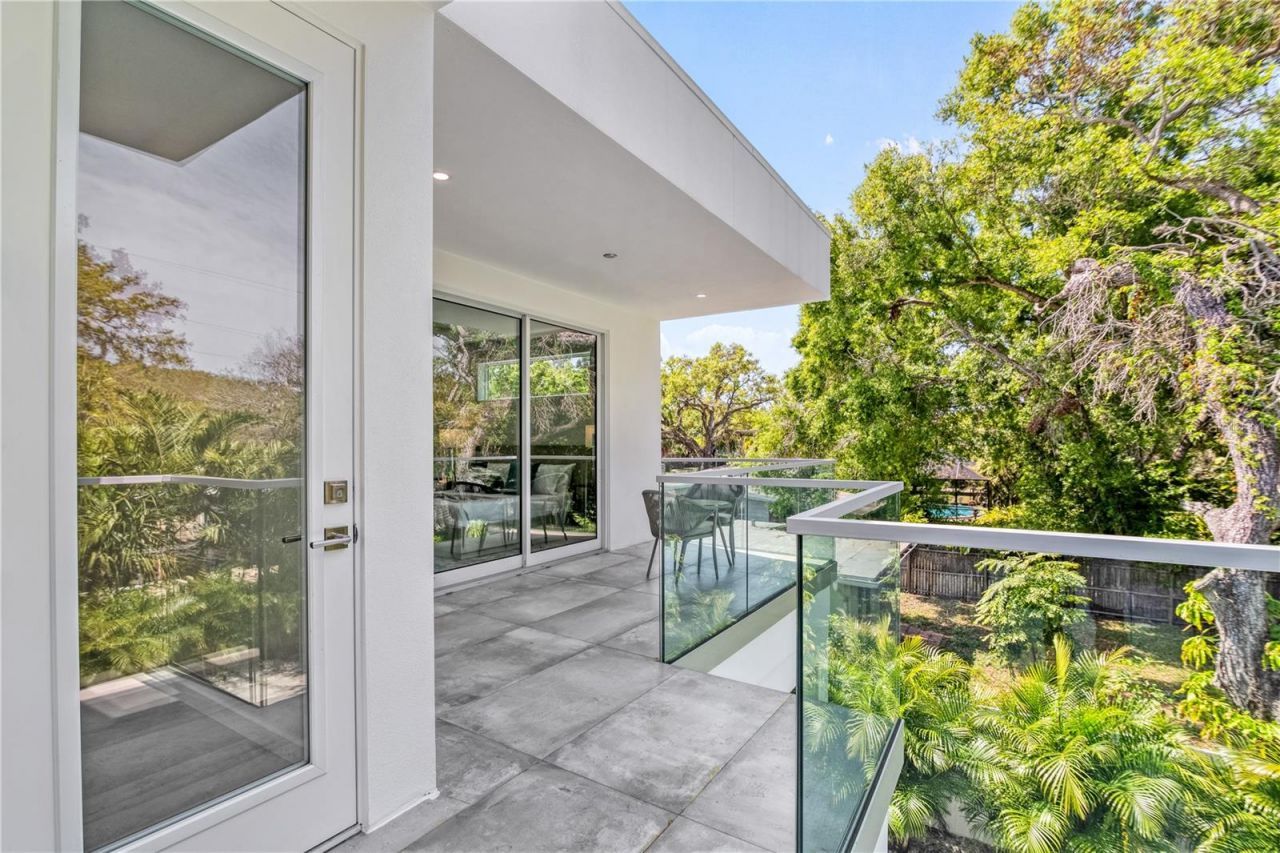 2327 Hillview Street, Sarasota, FL 34239 Photo