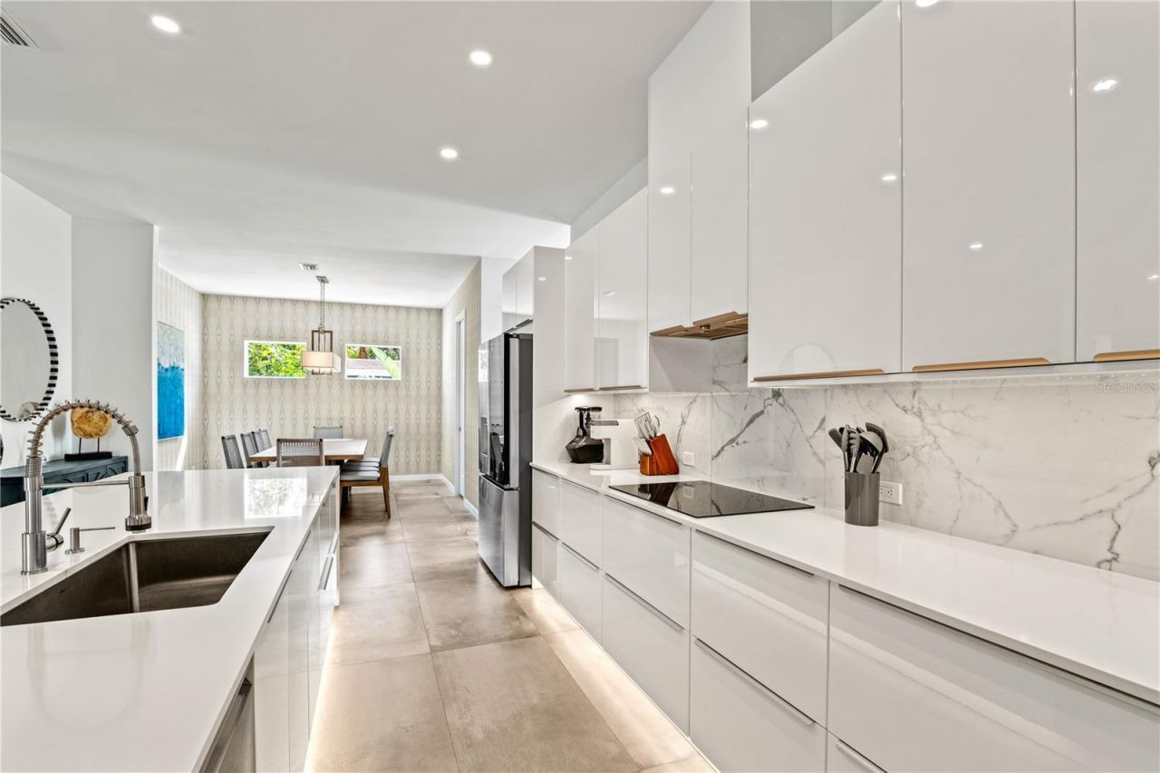 2327 Hillview Street, Sarasota, FL 34239 Photo