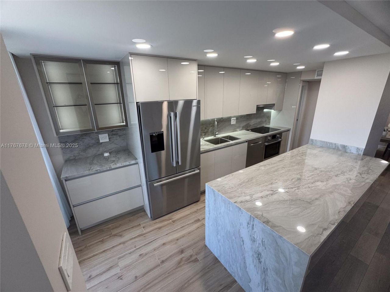 230 174th St, Unit 1015, Sunny Isles Beach, FL 33160 Photo