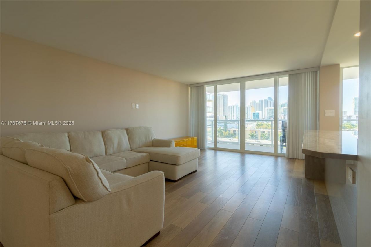 230 174th St, Unit 1015, Sunny Isles Beach, FL 33160 Photo