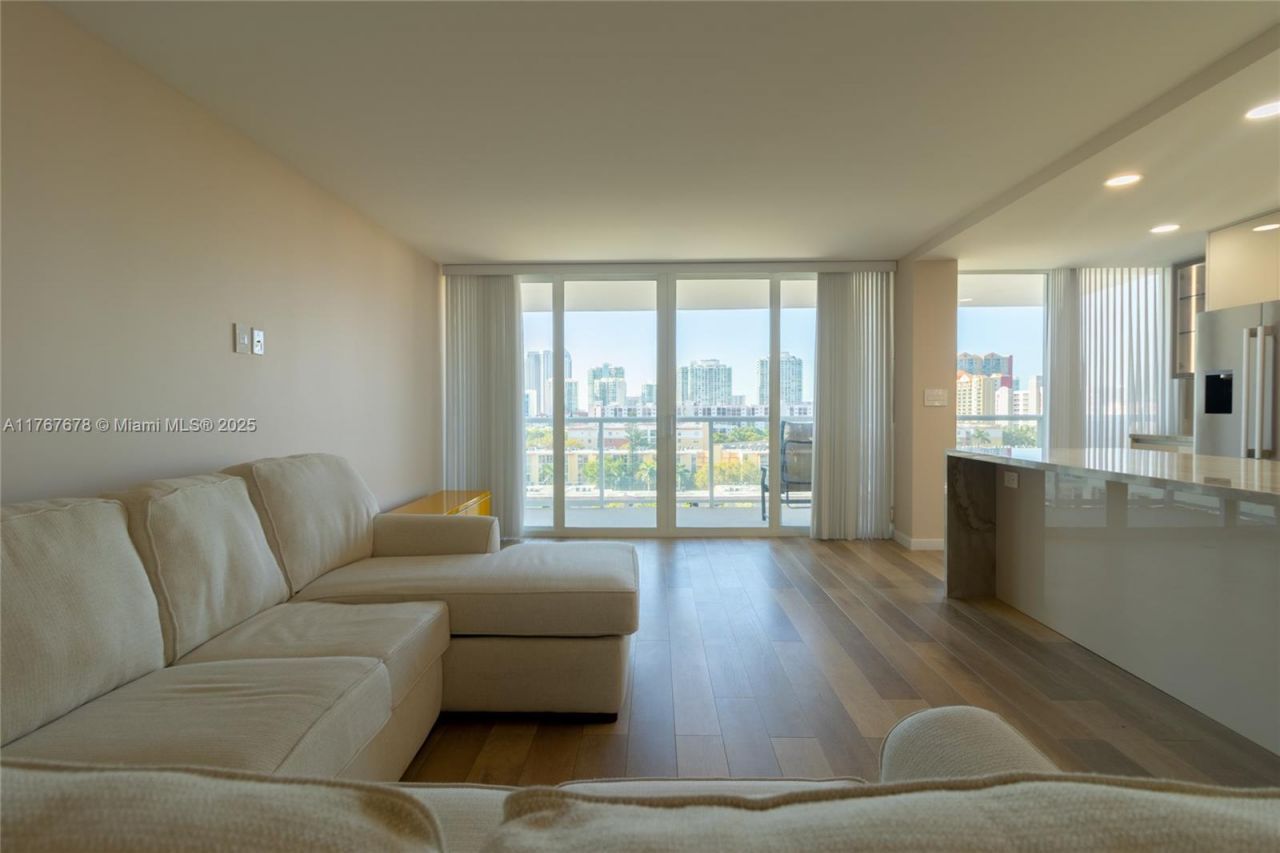 230 174th St, Unit 1015, Sunny Isles Beach, FL 33160 Photo