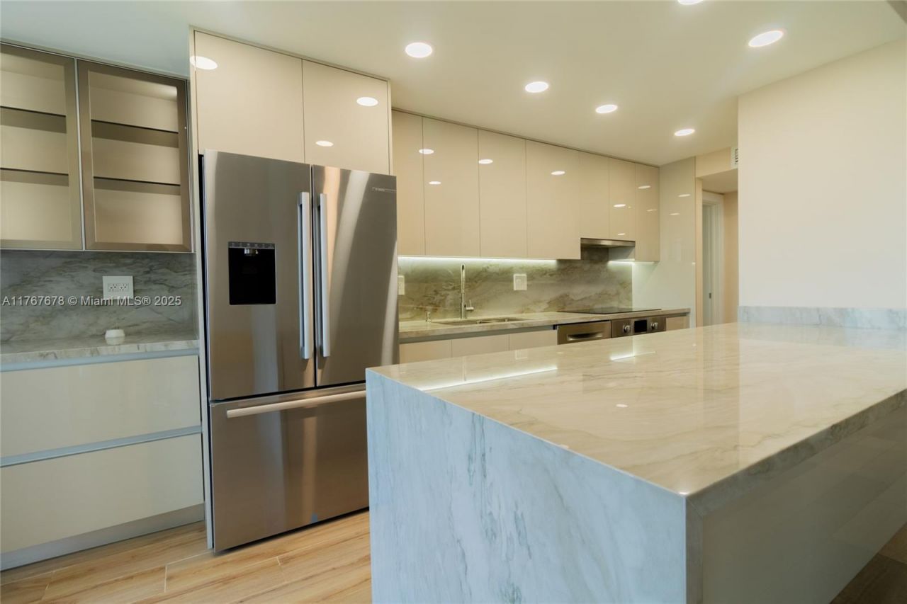 230 174th St, Unit 1015, Sunny Isles Beach, FL 33160 Photo