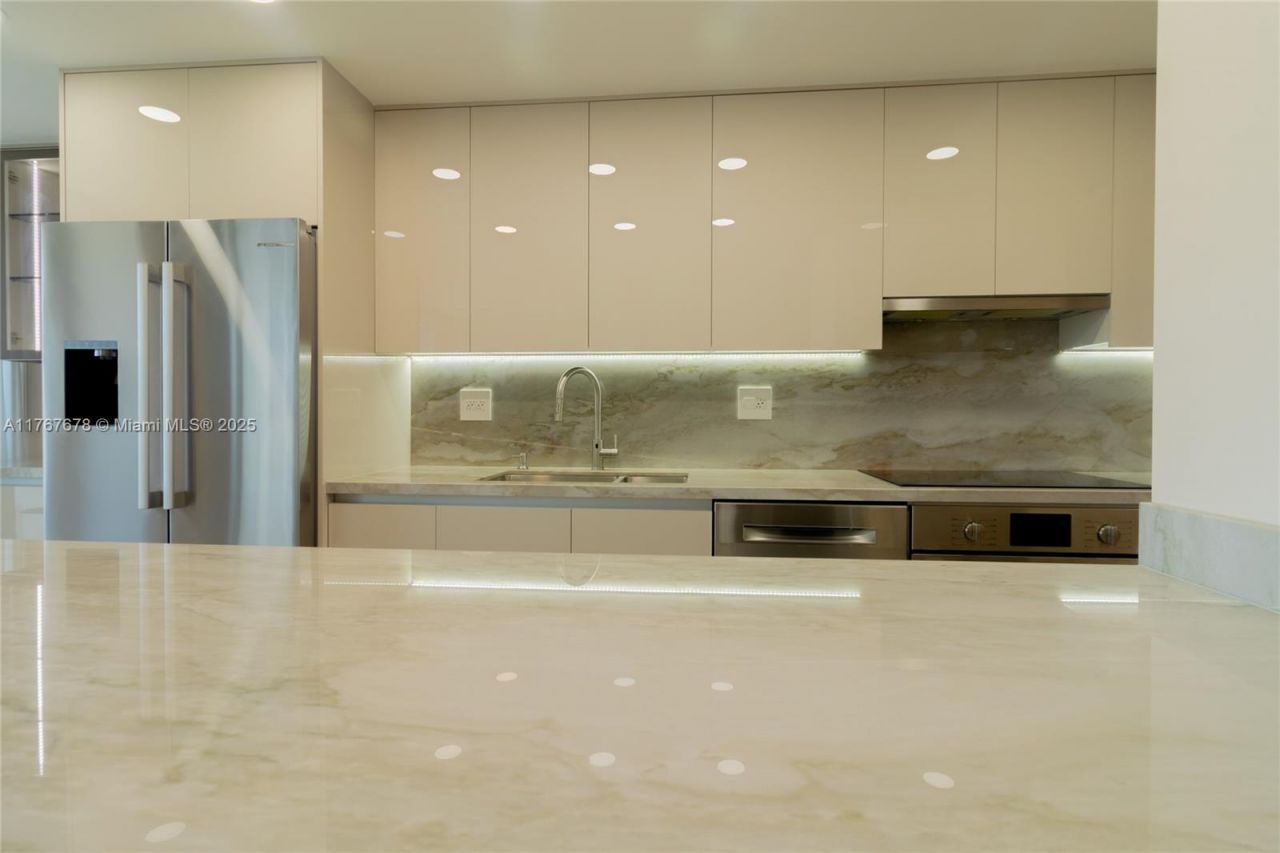 230 174th St, Unit 1015, Sunny Isles Beach, FL 33160 Photo