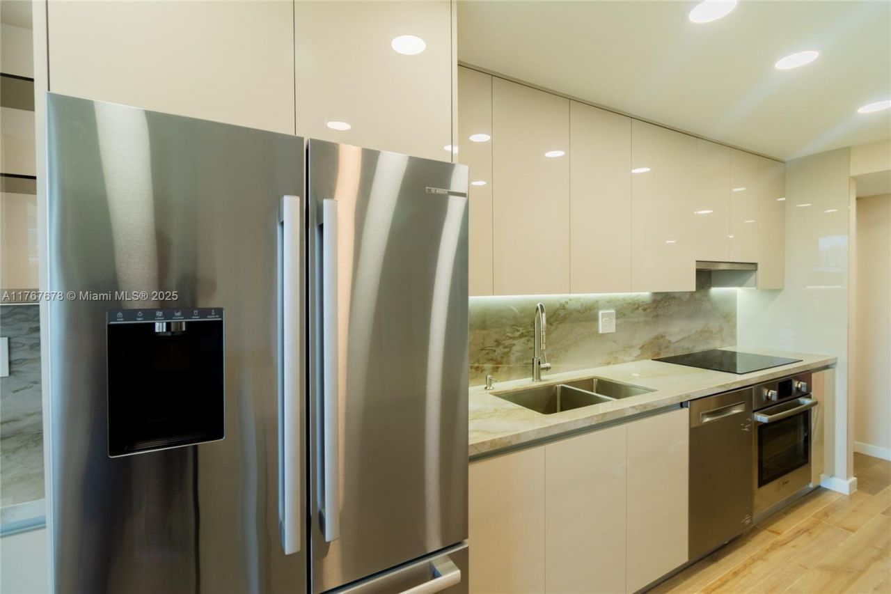 230 174th St, Unit 1015, Sunny Isles Beach, FL 33160 Photo