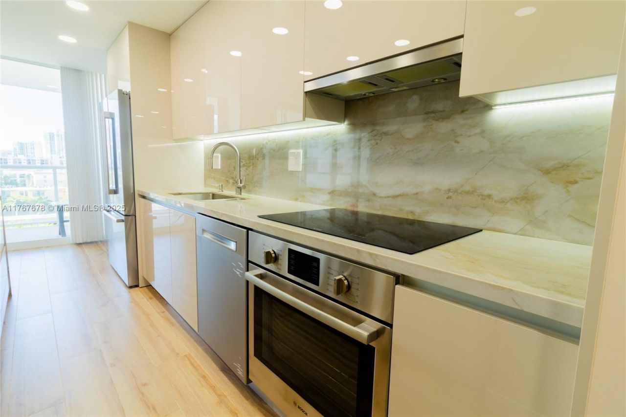 230 174th St, Unit 1015, Sunny Isles Beach, FL 33160 Photo