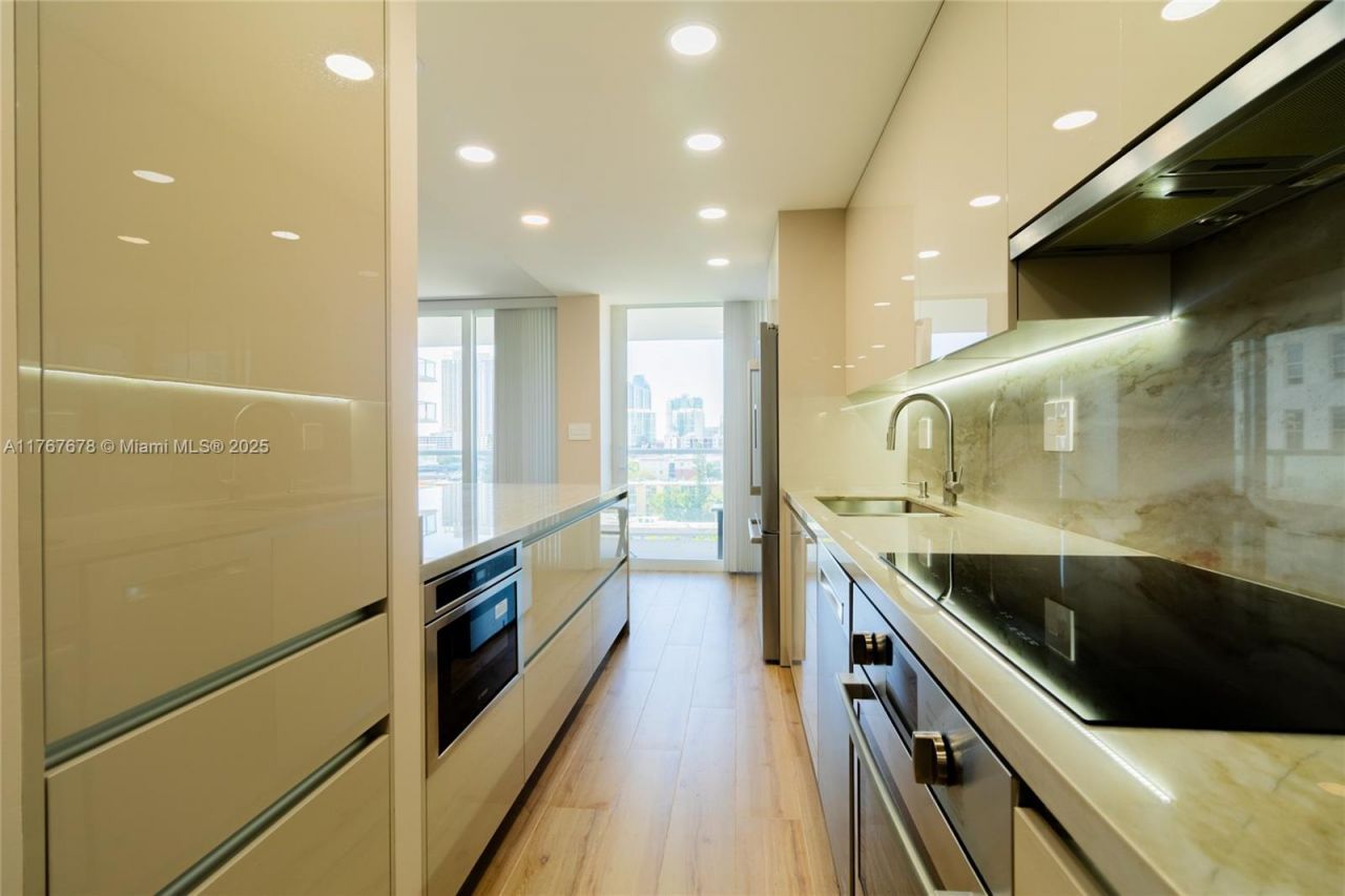 230 174th St, Unit 1015, Sunny Isles Beach, FL 33160 Photo