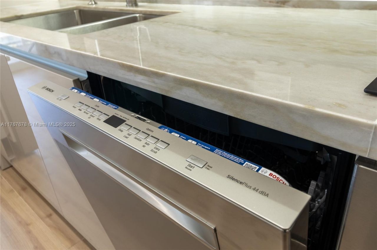 230 174th St, Unit 1015, Sunny Isles Beach, FL 33160 Photo