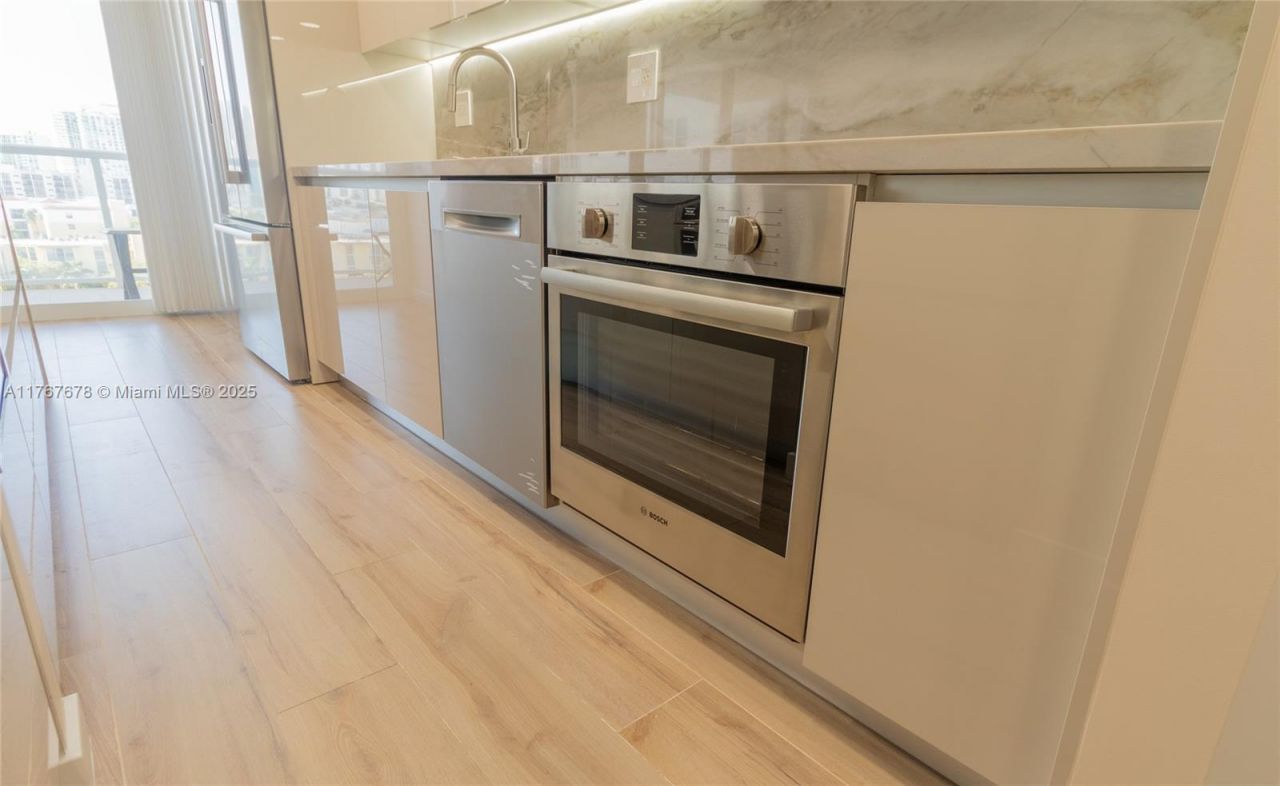 230 174th St, Unit 1015, Sunny Isles Beach, FL 33160 Photo