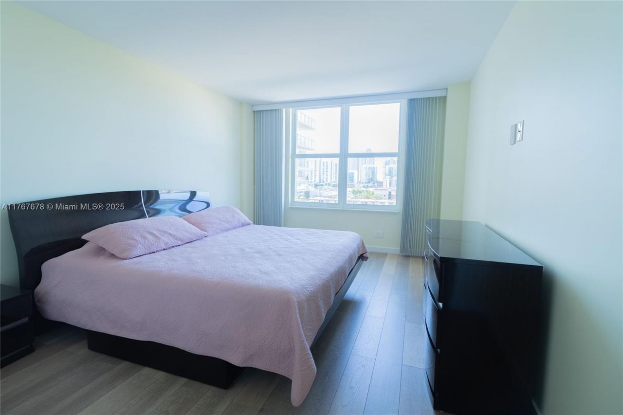 230 174th St, Unit 1015, Sunny Isles Beach, FL 33160 Photo