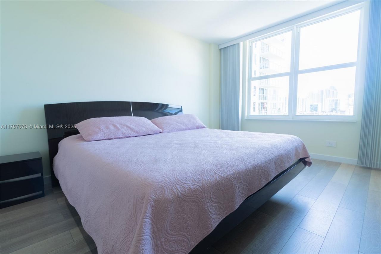 230 174th St, Unit 1015, Sunny Isles Beach, FL 33160 Photo