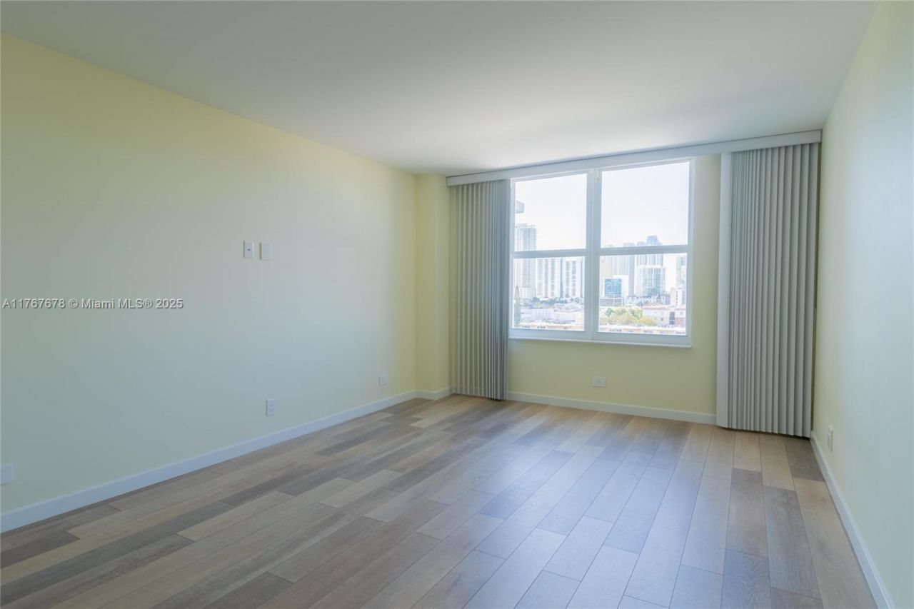 230 174th St, Unit 1015, Sunny Isles Beach, FL 33160 Photo