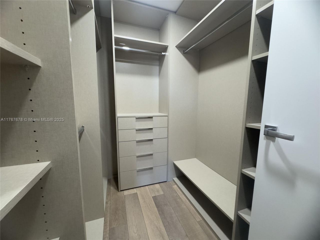 230 174th St, Unit 1015, Sunny Isles Beach, FL 33160 Photo