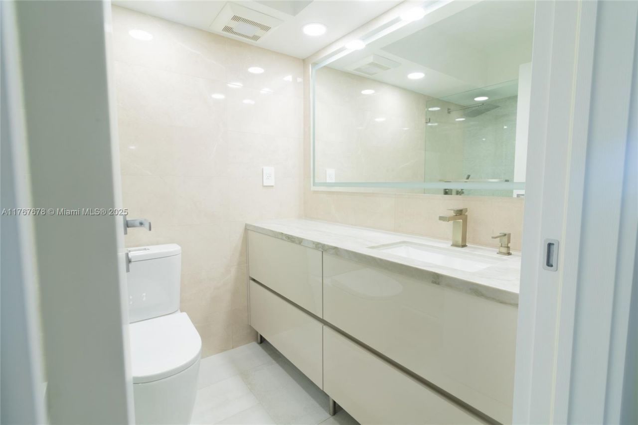 230 174th St, Unit 1015, Sunny Isles Beach, FL 33160 Photo