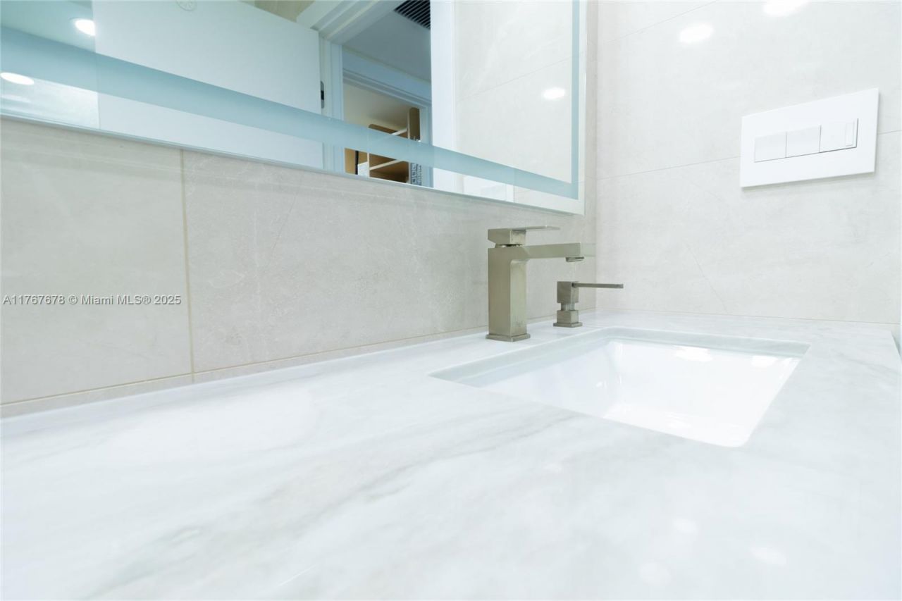 230 174th St, Unit 1015, Sunny Isles Beach, FL 33160 Photo