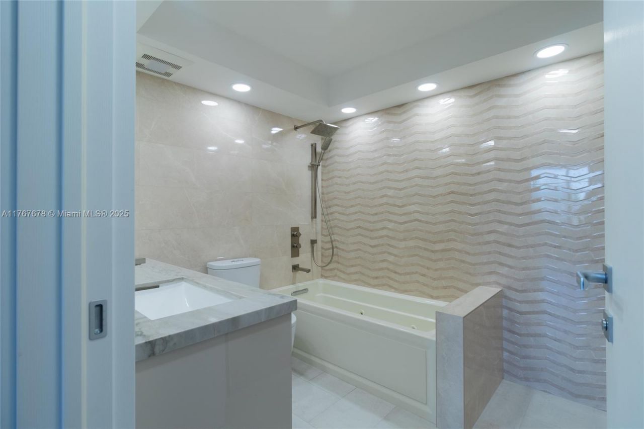 230 174th St, Unit 1015, Sunny Isles Beach, FL 33160 Photo