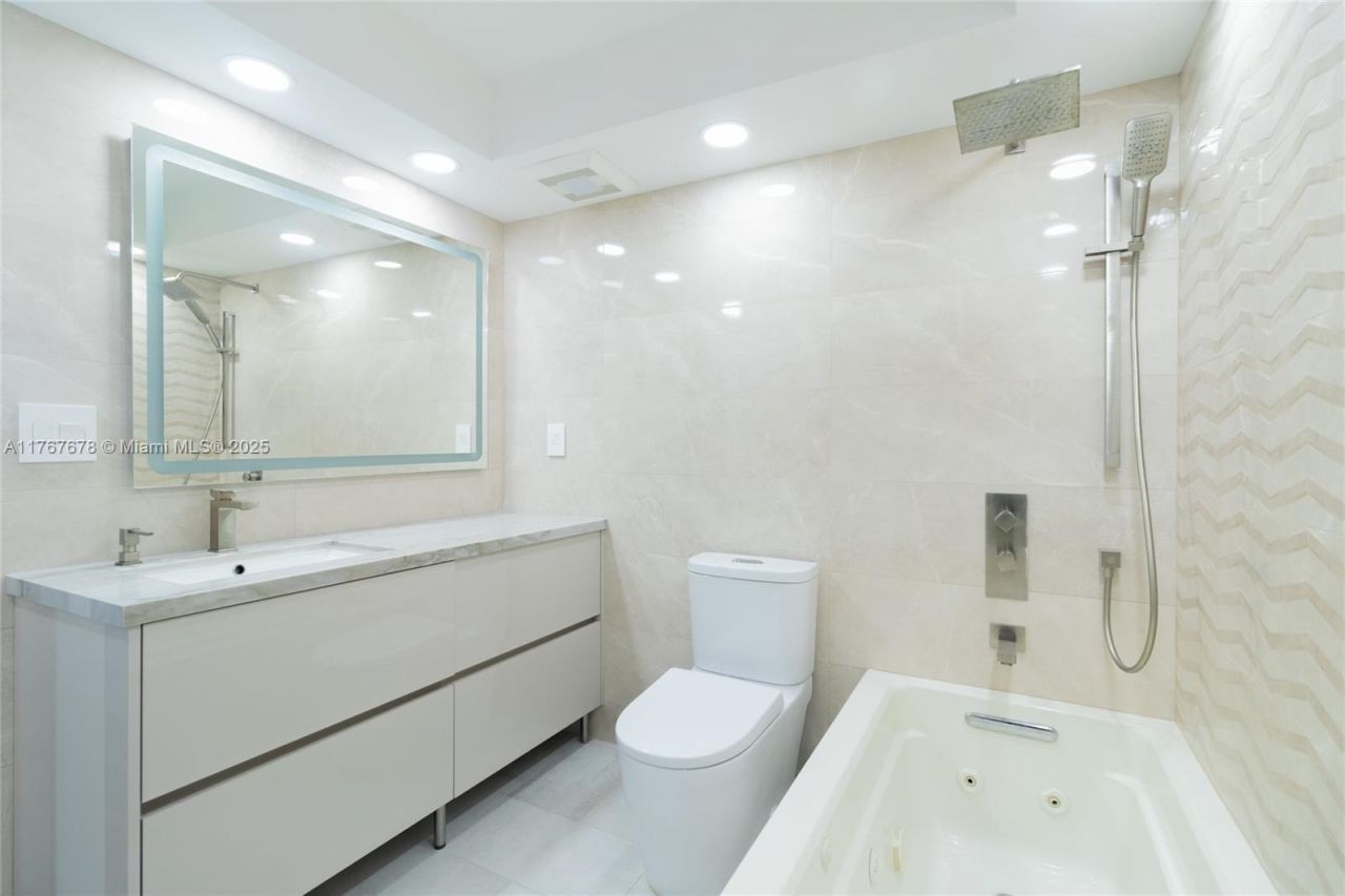 230 174th St, Unit 1015, Sunny Isles Beach, FL 33160 Photo