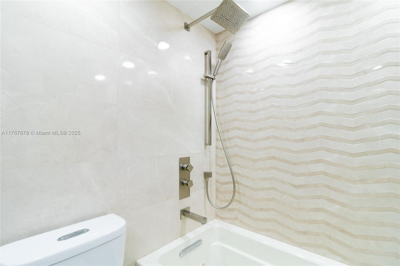 230 174th St, Unit 1015, Sunny Isles Beach, FL 33160 Photo