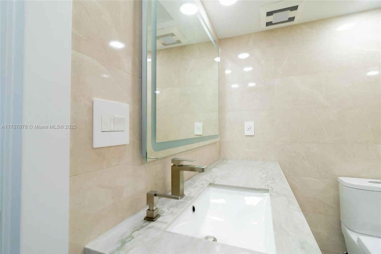 230 174th St, Unit 1015, Sunny Isles Beach, FL 33160 Photo