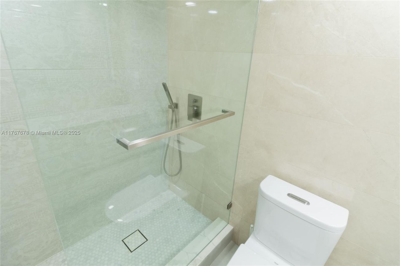 230 174th St, Unit 1015, Sunny Isles Beach, FL 33160 Photo