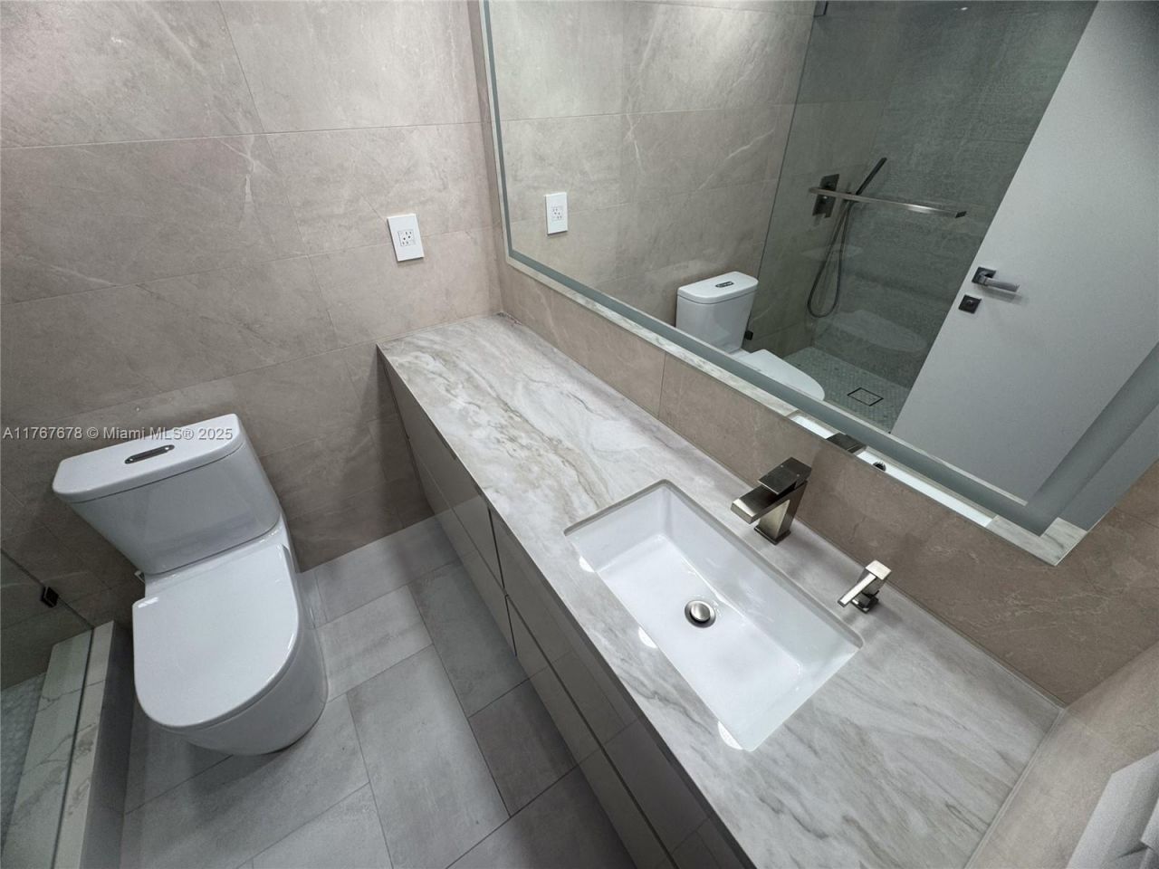 230 174th St, Unit 1015, Sunny Isles Beach, FL 33160 Photo