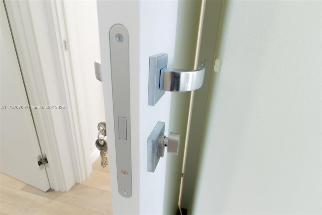 230 174th St, Unit 1015, Sunny Isles Beach, FL 33160 Photo