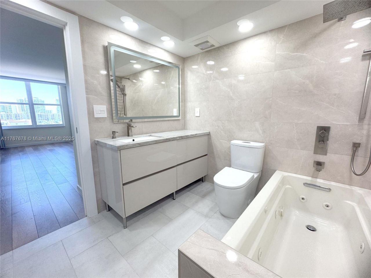 230 174th St, Unit 1015, Sunny Isles Beach, FL 33160 Photo