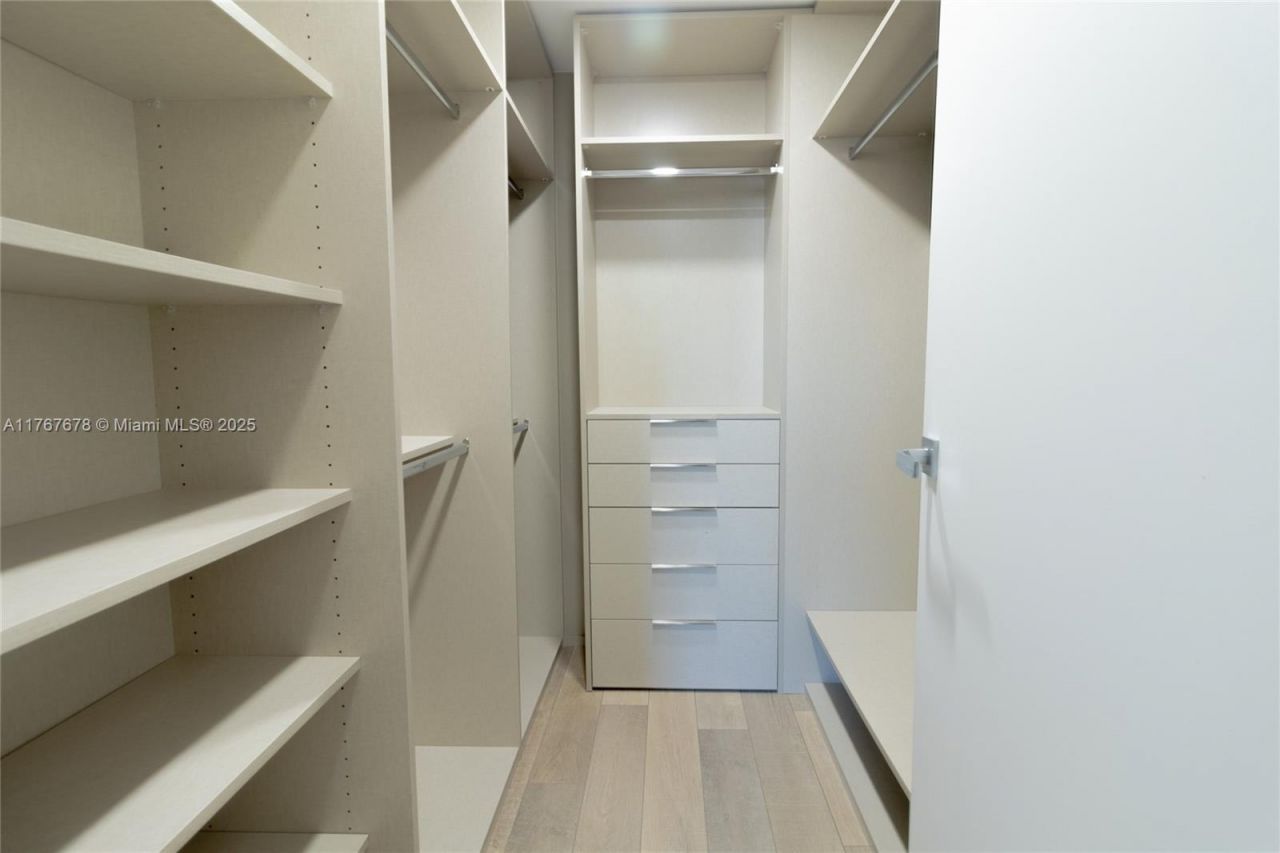 230 174th St, Unit 1015, Sunny Isles Beach, FL 33160 Photo