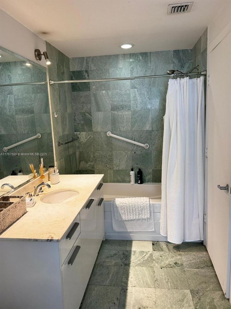 1050 Brickell Ave, Unit 2908, Miami, FL 33131 Photo