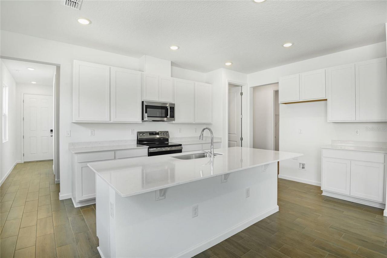 1015 Wisteria Way, Dundee, FL 33838 Photo