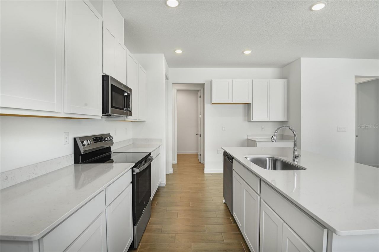 1015 Wisteria Way, Dundee, FL 33838 Photo