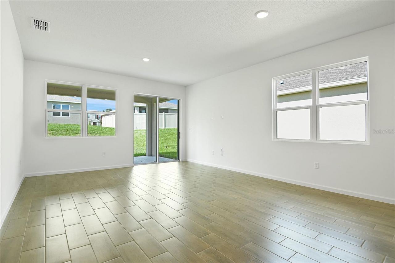 1015 Wisteria Way, Dundee, FL 33838 Photo