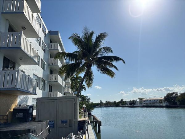 7900 Tatum Waterway Dr, Unit 413, Miami Beach, FL 33141
