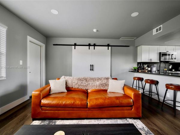 609 NE 13th Ave, Unit 302, Fort Lauderdale, FL 33304