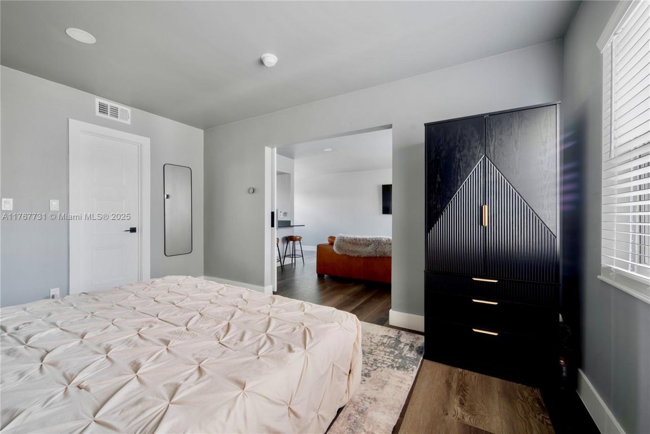 609 NE 13th Ave, Unit 302, Fort Lauderdale, FL 33304 Photo