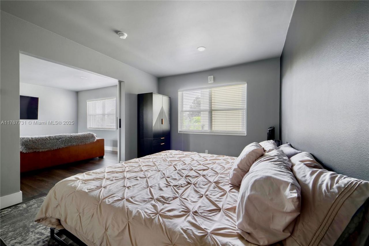 609 NE 13th Ave, Unit 302, Fort Lauderdale, FL 33304 Photo