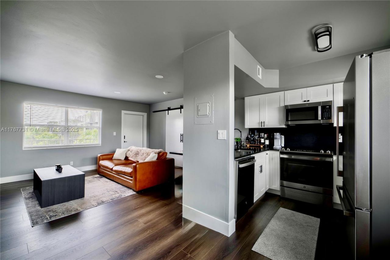 609 NE 13th Ave, Unit 302, Fort Lauderdale, FL 33304 Photo