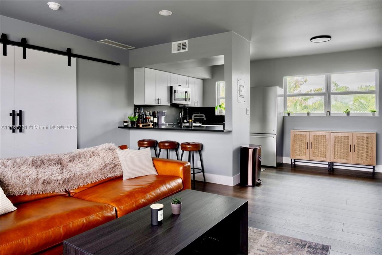 609 NE 13th Ave, Unit 302, Fort Lauderdale, FL 33304 Photo