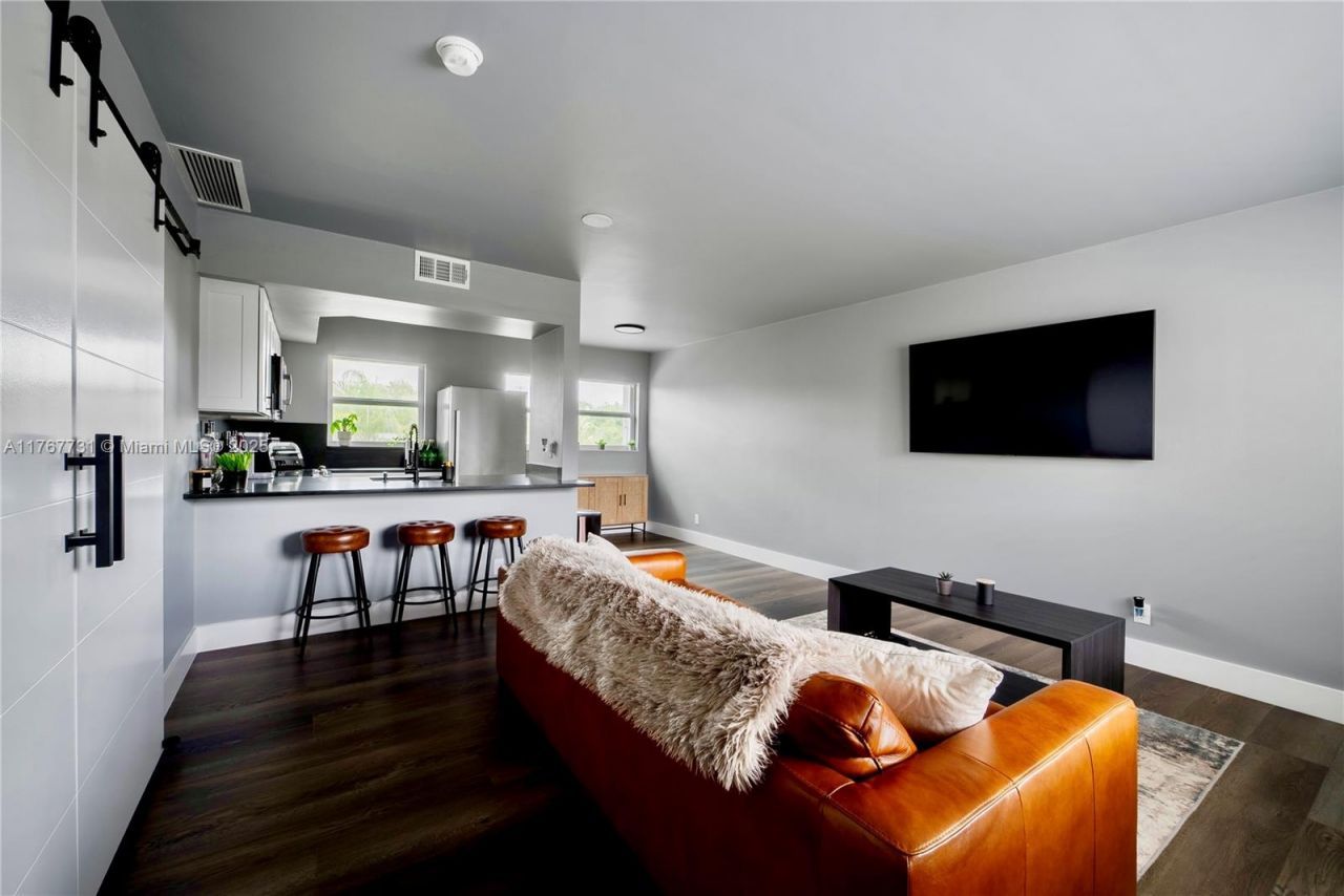 609 NE 13th Ave, Unit 302, Fort Lauderdale, FL 33304 Photo