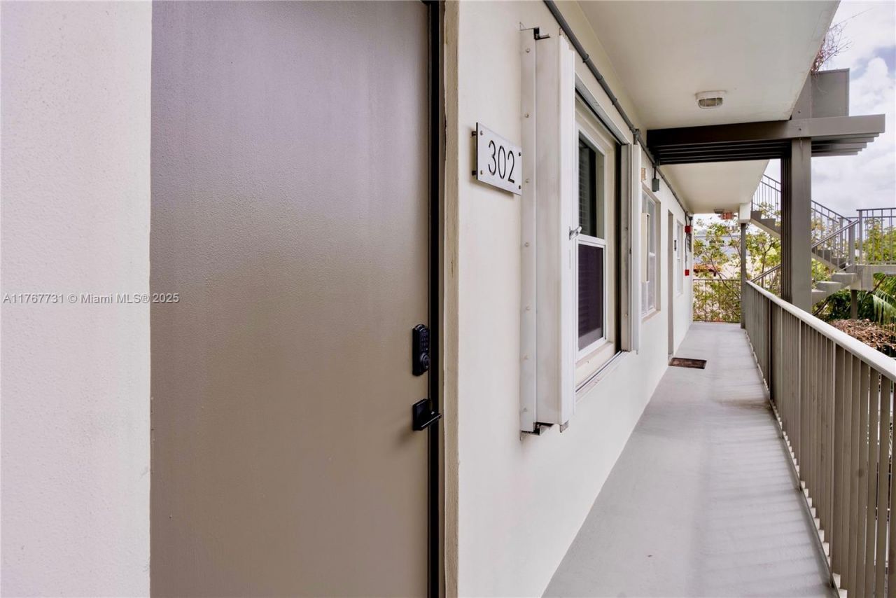 609 NE 13th Ave, Unit 302, Fort Lauderdale, FL 33304 Photo