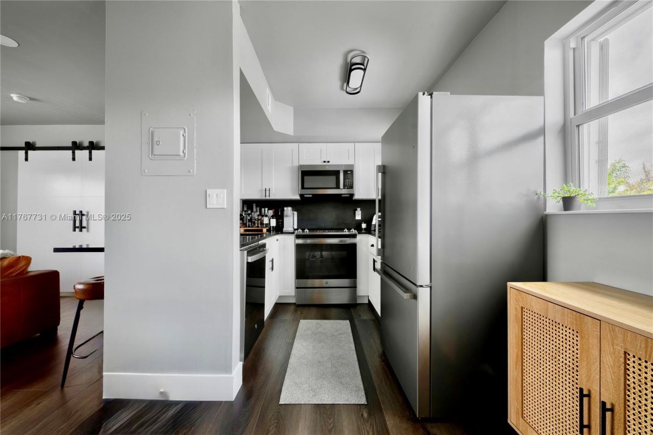 609 NE 13th Ave, Unit 302, Fort Lauderdale, FL 33304 Photo