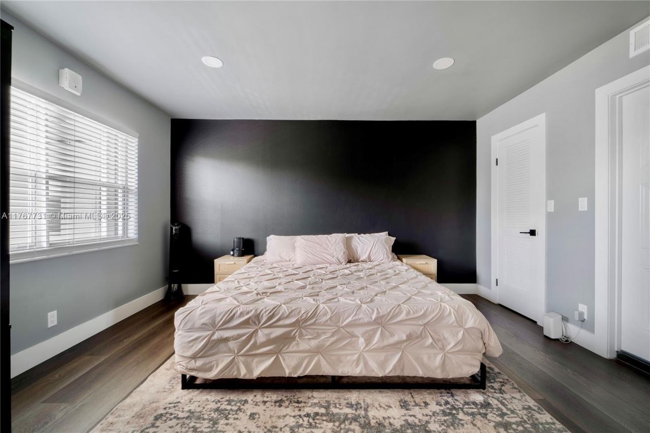 609 NE 13th Ave, Unit 302, Fort Lauderdale, FL 33304 Photo