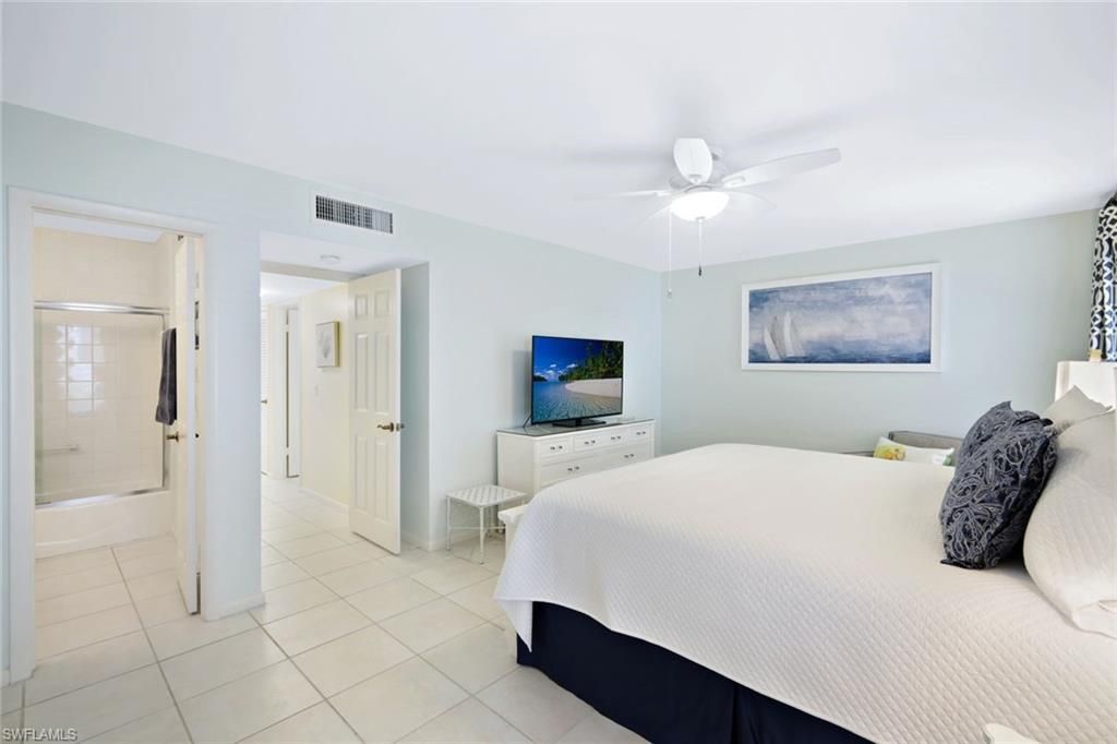 286 4th St S, Unit 203, Naples, FL 34102 Photo