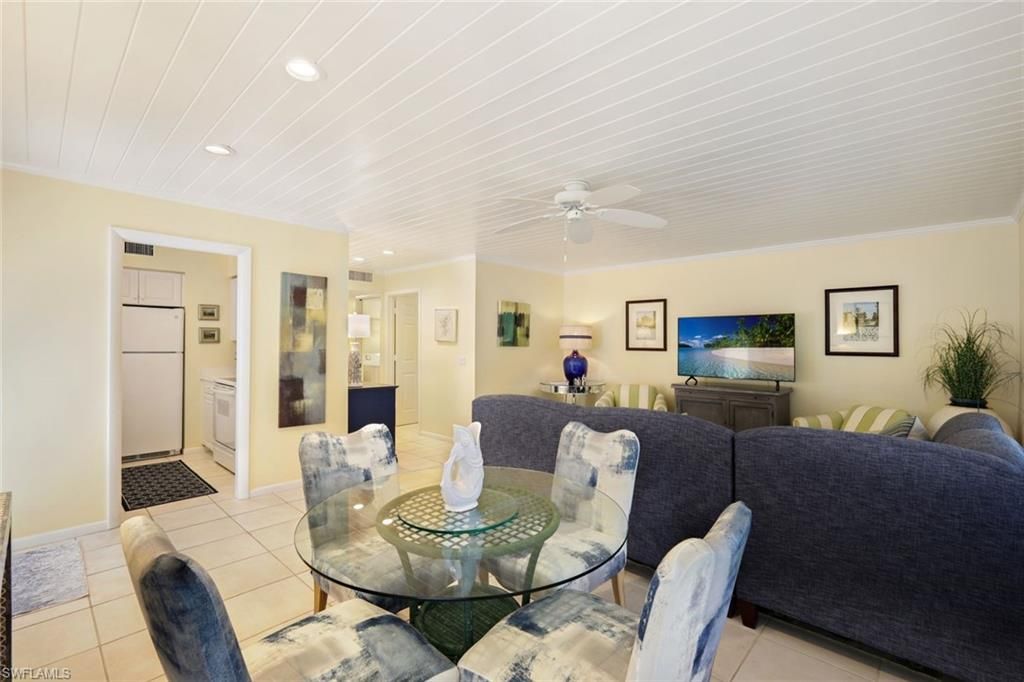 286 4th St S, Unit 203, Naples, FL 34102 Photo