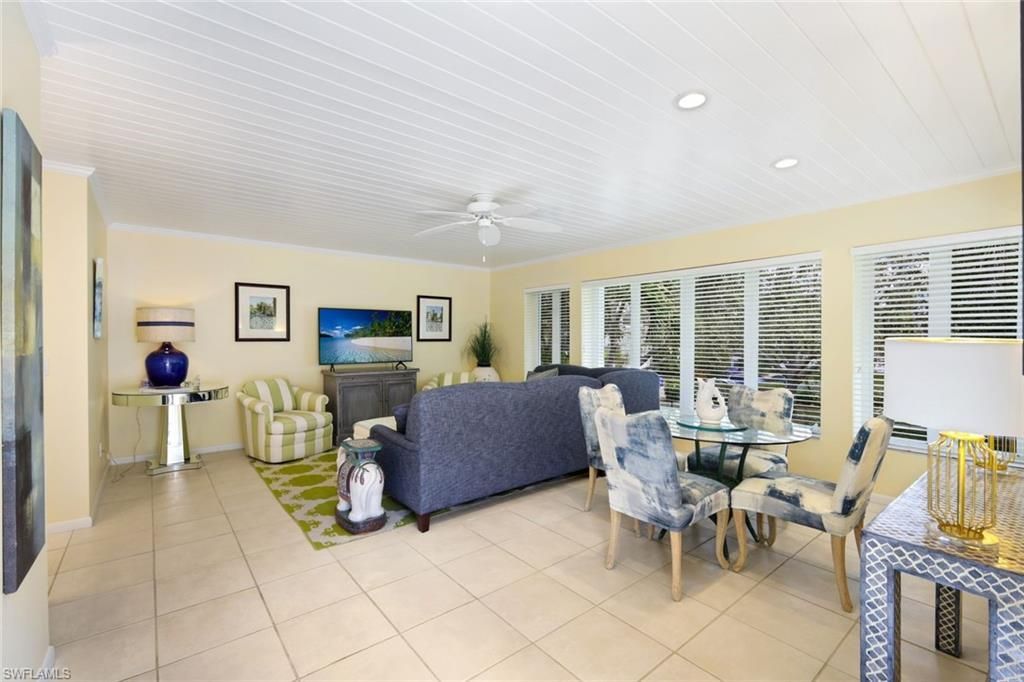 286 4th St S, Unit 203, Naples, FL 34102 Photo