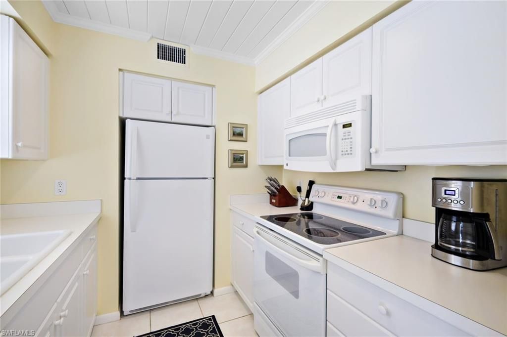 286 4th St S, Unit 203, Naples, FL 34102 Photo